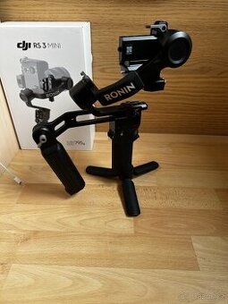 DJI RS 3 Mini + DJI Briefcase Handle (combo) – jako nový, zá