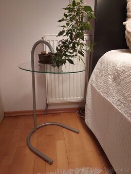 Noční stolek Ikea