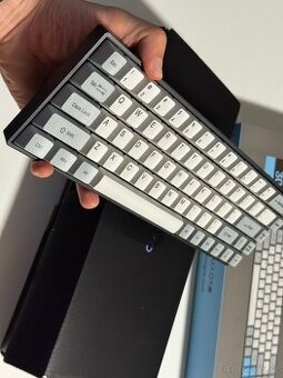 Mechanická klávesnice Akko 3068 BT - nepoužívaná