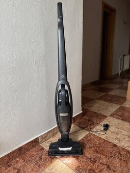 Vysavač Electrolux Well Q8 WQ81-PANIM