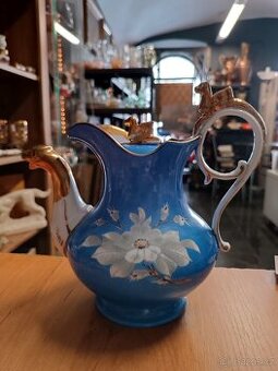 Starožitná porcelánová konvička