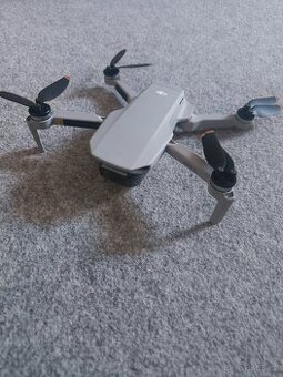 Dron DJI mini 2 + bohaté příslušenství
