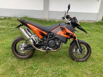 Ktm 690 Sm 46kw po servisu nová stk do 6/2029 bez investic - 1