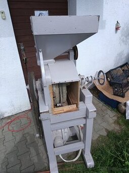 Kamenný mlýn na obili, kameny 40cm