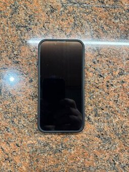 iPhone 14 v pěkném stavu