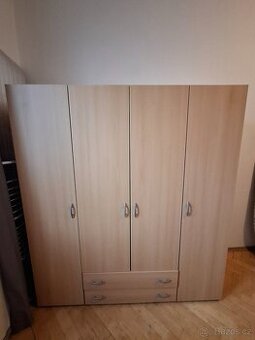 Šatní skříň