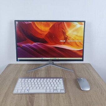 Počítač v Monitoru Acer