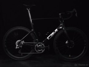 Silniční kolo QM R10 SRAM RED E1 eTap AXS