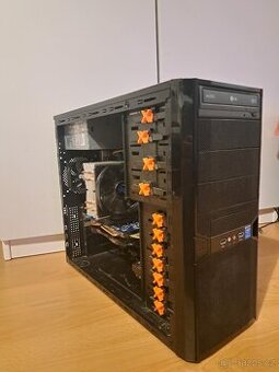 Stolní počítač (bez disku)