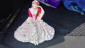 Porcelánová figurka "sedící dáma s knihou" ROYAL DUX BOHEM