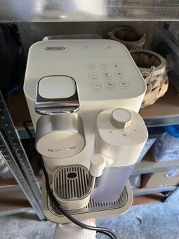 Na náhradní díly nebo na servis Nespresso
