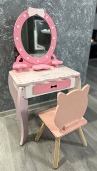 Dětský toaletní stolek