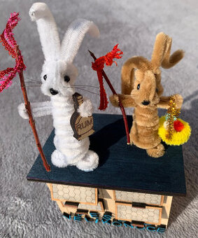 Velikonoční dekorace se zajíčky