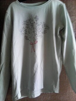 Prodam triko s dl.ruk.Sinsay vel.134 psana,spise mensi,nove