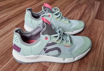 Adidas vycházkové boty UK 6