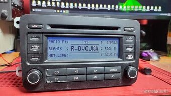 🎶 Autorádio VW RCD 300 – plně funkční ✅ s kódem