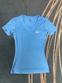 Dámské sportovní tričko Nike velikost S, modrá barva
