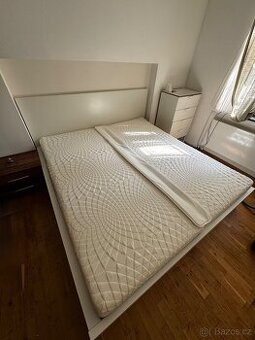 Postel IKEA 180x200 cm s vysokými matracemi