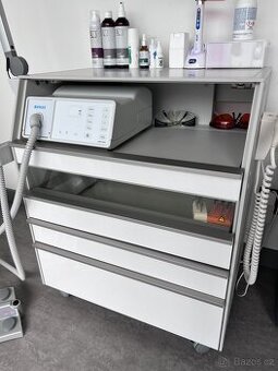 Pedikérská skříňka Gerlach + + univerzální držák lampy