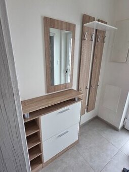 Nábytek do chodby, botník, věšák, zrcadlo