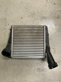 chladič intercooler VW Touareg 7P 7L6145803H