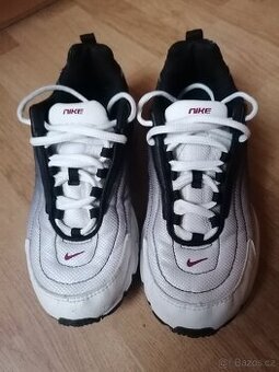 Botasky NIKE