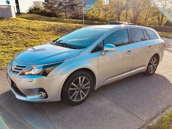 Toyota Avensis 2,0D 2013 rok