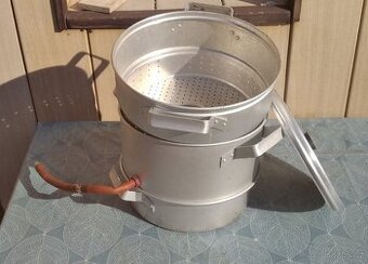 Prodám odšťavňovač na ovoce - 1