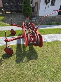 Obraceč/nahrnovač sena Mf 70