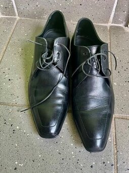 Hugo Boss 42.