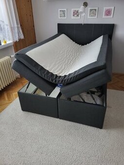 Postel 140 cm se dvěma úložnými prostory – styl americká Bon