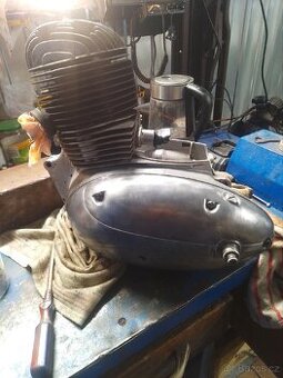 Motor JAWA pérák 250 dlouhé žebro