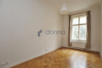 Pronájem bytu 2+kk, 42m2, 3. patro bez výtahu, ul. Plaská, P
