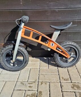 Odrážedlo first bike modré pro kluky.