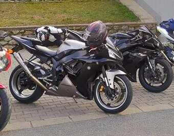 Yamaha r1