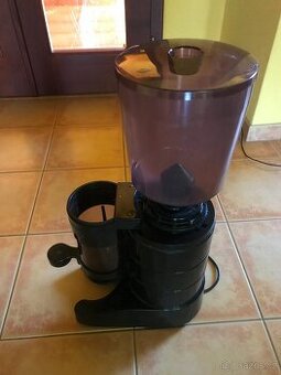 Prodám profesionální mlýnek na kávu Expobar.