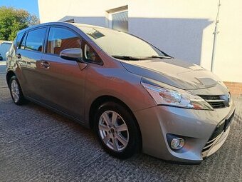 Toyota Verso 1.6 D-4D 82 Kw Bez Koroze Skvělý Stav 1-majitel