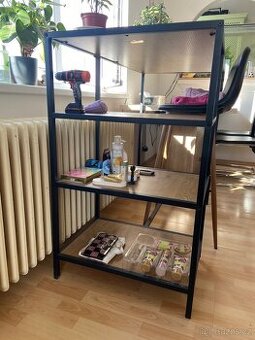 Barový stůl a dvě židle