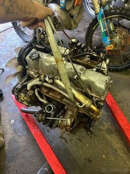 Mazda b2500 ford ranger 2.5tdi motor na dily