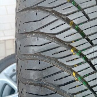 Celoroční letní / zimní M+S 185/60/15 Good Year