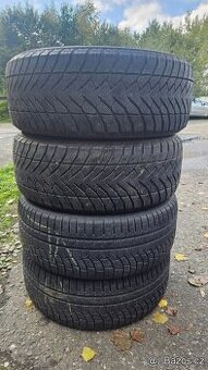Sada zimních pneu rozměr 235/55/17 značka Goodyear
