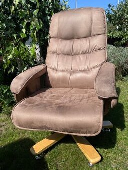 relaxační křeslo s podnožkou