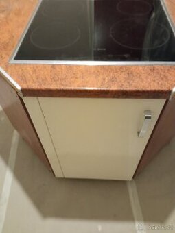 Kuchyňská linka s indkční deskou