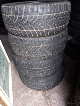 235/40R19 4 ks