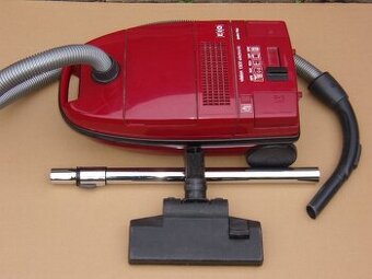 Prodám SÁČKOVÝ VYSAVAČ EIO 1300W