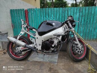 suzuki gsxr 600 srad