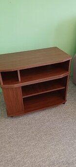 Televizní stolek otočný