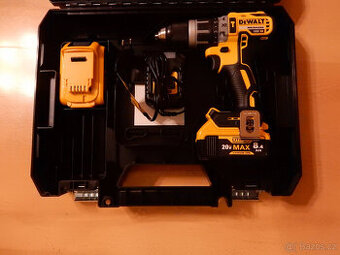 Prodám aku příklepovou vrtačku Dewalt dcd796