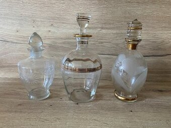 karafa stará skleněná karafa láhev na alkohol demižon