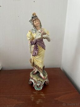 Porcelánová soška - žena